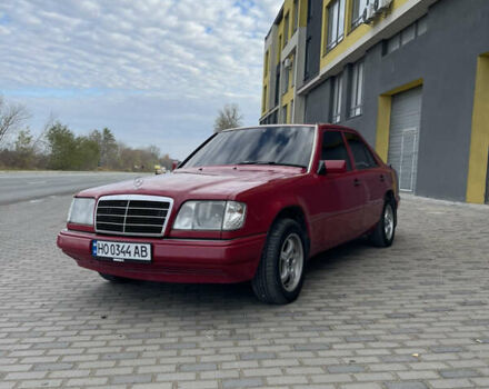 Красный Мерседес Е-Класс, объемом двигателя 2.2 л и пробегом 448 тыс. км за 4150 $, фото 2 на Automoto.ua