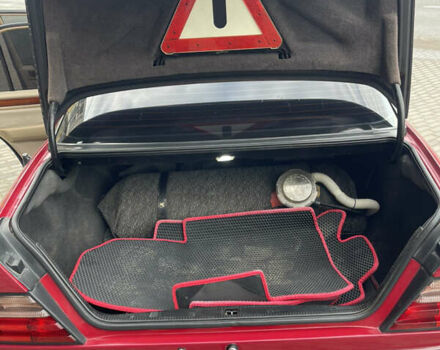 Красный Мерседес Е-Класс, объемом двигателя 2.2 л и пробегом 448 тыс. км за 4150 $, фото 16 на Automoto.ua