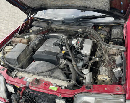 Красный Мерседес Е-Класс, объемом двигателя 2.2 л и пробегом 448 тыс. км за 4150 $, фото 19 на Automoto.ua