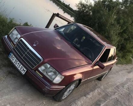 Красный Мерседес Е-Класс, объемом двигателя 2.2 л и пробегом 460 тыс. км за 2500 $, фото 4 на Automoto.ua