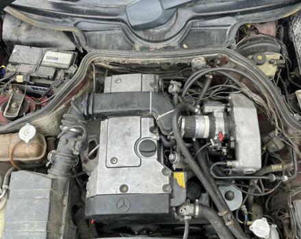 Красный Мерседес Е-Класс, объемом двигателя 2.2 л и пробегом 448 тыс. км за 4150 $, фото 18 на Automoto.ua