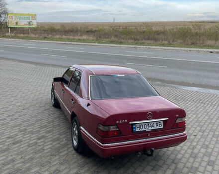 Красный Мерседес Е-Класс, объемом двигателя 2.2 л и пробегом 448 тыс. км за 4150 $, фото 5 на Automoto.ua