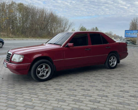 Красный Мерседес Е-Класс, объемом двигателя 2.2 л и пробегом 448 тыс. км за 4150 $, фото 3 на Automoto.ua