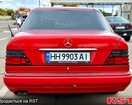 Красный Мерседес Е-Класс, объемом двигателя 2.8 л и пробегом 402 тыс. км за 3500 $, фото 8 на Automoto.ua