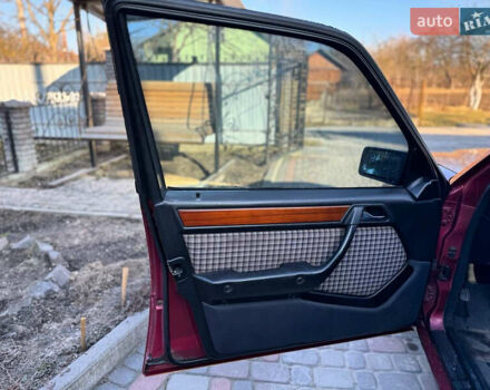 Красный Мерседес Е-Класс, объемом двигателя 2.5 л и пробегом 321 тыс. км за 3200 $, фото 8 на Automoto.ua