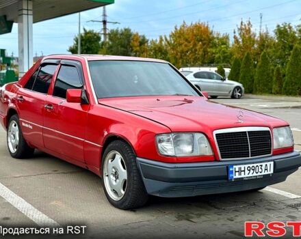 Красный Мерседес Е-Класс, объемом двигателя 2.8 л и пробегом 402 тыс. км за 3500 $, фото 4 на Automoto.ua