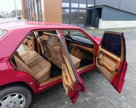 Красный Мерседес Е-Класс, объемом двигателя 2 л и пробегом 350 тыс. км за 3000 $, фото 4 на Automoto.ua