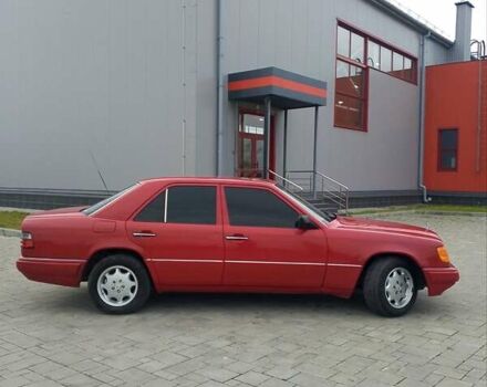 Червоний Мерседес Е-Клас, об'ємом двигуна 2 л та пробігом 343 тис. км за 3000 $, фото 1 на Automoto.ua