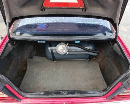 Красный Мерседес Е-Класс, объемом двигателя 2 л и пробегом 350 тыс. км за 3000 $, фото 7 на Automoto.ua