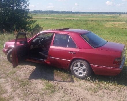 Красный Мерседес Е-Класс, объемом двигателя 3 л и пробегом 999 тыс. км за 3000 $, фото 6 на Automoto.ua