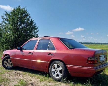 Красный Мерседес Е-Класс, объемом двигателя 3 л и пробегом 999 тыс. км за 3000 $, фото 4 на Automoto.ua