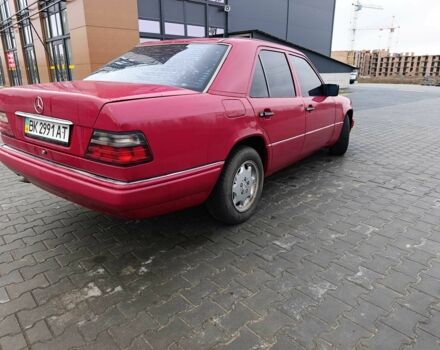 Красный Мерседес Е-Класс, объемом двигателя 2 л и пробегом 350 тыс. км за 3000 $, фото 3 на Automoto.ua