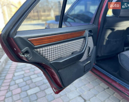 Красный Мерседес Е-Класс, объемом двигателя 2.5 л и пробегом 321 тыс. км за 3200 $, фото 9 на Automoto.ua