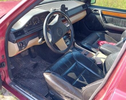 Красный Мерседес Е-Класс, объемом двигателя 3 л и пробегом 999 тыс. км за 3000 $, фото 1 на Automoto.ua