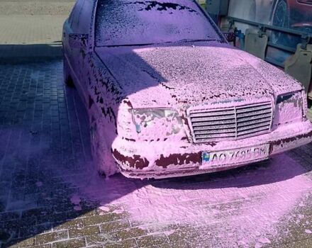 Красный Мерседес Е-Класс, объемом двигателя 2.5 л и пробегом 514 тыс. км за 3300 $, фото 3 на Automoto.ua