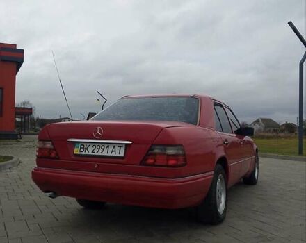 Червоний Мерседес Е-Клас, об'ємом двигуна 2 л та пробігом 343 тис. км за 3000 $, фото 2 на Automoto.ua
