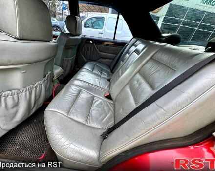 Красный Мерседес Е-Класс, объемом двигателя 2.8 л и пробегом 402 тыс. км за 3500 $, фото 1 на Automoto.ua