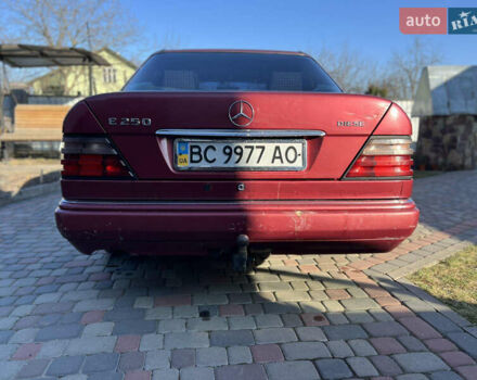 Красный Мерседес Е-Класс, объемом двигателя 2.5 л и пробегом 321 тыс. км за 3200 $, фото 5 на Automoto.ua