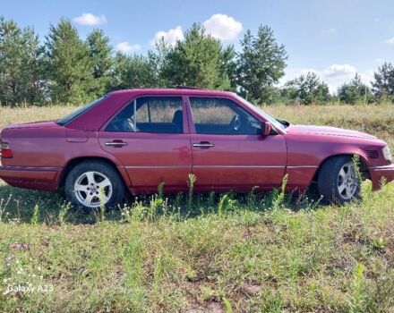 Красный Мерседес Е-Класс, объемом двигателя 3 л и пробегом 999 тыс. км за 3000 $, фото 2 на Automoto.ua