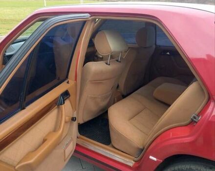 Червоний Мерседес Е-Клас, об'ємом двигуна 2 л та пробігом 343 тис. км за 3000 $, фото 11 на Automoto.ua