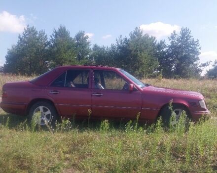 Красный Мерседес Е-Класс, объемом двигателя 3 л и пробегом 999 тыс. км за 3000 $, фото 5 на Automoto.ua