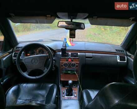 Мерседес Е-Класс 1996 в Киверцы на Automoto.ua Красный Мерседес Е-Класс, объемом двигателя 2 л и пробегом 370 тыс. км за 2600 $, фото 9 на Automoto.ua