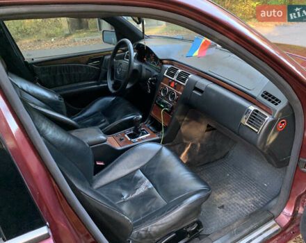 Мерседес Е-Класс 1996 в Киверцы на Automoto.ua Красный Мерседес Е-Класс, объемом двигателя 2 л и пробегом 370 тыс. км за 2600 $, фото 11 на Automoto.ua