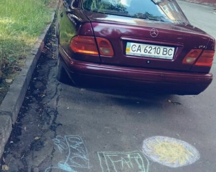 Червоний Мерседес Е-Клас, об'ємом двигуна 2 л та пробігом 33 тис. км за 2700 $, фото 2 на Automoto.ua