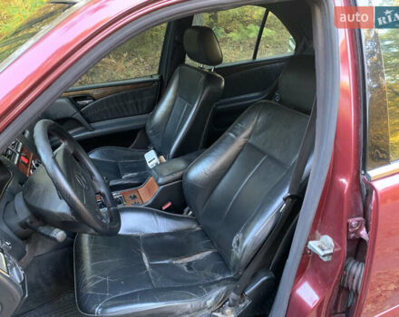 Мерседес Е-Класс 1996 в Киверцы на Automoto.ua Красный Мерседес Е-Класс, объемом двигателя 2 л и пробегом 370 тыс. км за 2600 $, фото 14 на Automoto.ua