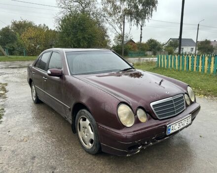 Мерседес Е-Класс 1998 в Остоге на Automoto.ua Красный Мерседес Е-Класс, объемом двигателя 2.7 л и пробегом 3 тыс. км за 2100 $, фото 1 на Automoto.ua
