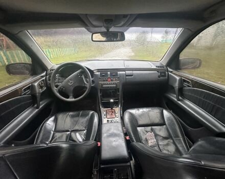 Мерседес Е-Класс 1998 в Остоге на Automoto.ua Красный Мерседес Е-Класс, объемом двигателя 2.7 л и пробегом 3 тыс. км за 2100 $, фото 7 на Automoto.ua