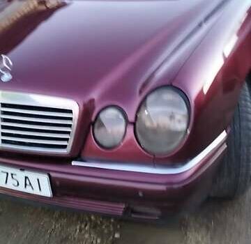 Красный Мерседес Е-Класс, объемом двигателя 2 л и пробегом 300 тыс. км за 3800 $, фото 32 на Automoto.ua