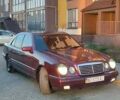 Красный Мерседес Е-Класс, объемом двигателя 2 л и пробегом 300 тыс. км за 3800 $, фото 1 на Automoto.ua