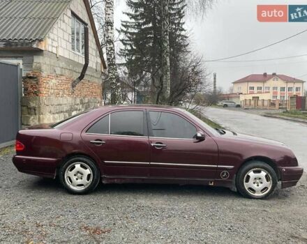 Красный Мерседес Е-Класс, объемом двигателя 2.69 л и пробегом 572 тыс. км за 2700 $, фото 3 на Automoto.ua