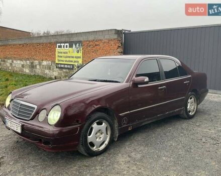 Красный Мерседес Е-Класс, объемом двигателя 2.69 л и пробегом 572 тыс. км за 2700 $, фото 2 на Automoto.ua