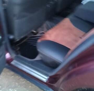 Красный Мерседес Е-Класс, объемом двигателя 2 л и пробегом 300 тыс. км за 3800 $, фото 26 на Automoto.ua