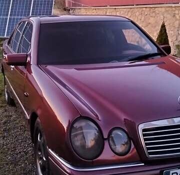 Красный Мерседес Е-Класс, объемом двигателя 2 л и пробегом 300 тыс. км за 3800 $, фото 34 на Automoto.ua