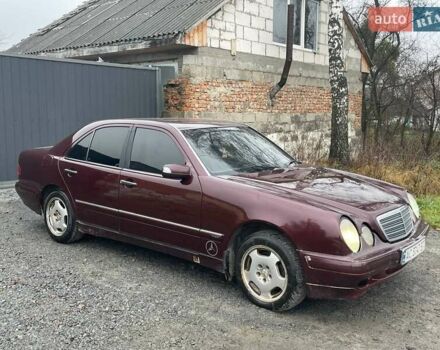 Красный Мерседес Е-Класс, объемом двигателя 2.69 л и пробегом 572 тыс. км за 2700 $, фото 7 на Automoto.ua