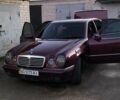Красный Мерседес Е-Класс, объемом двигателя 2 л и пробегом 300 тыс. км за 3800 $, фото 29 на Automoto.ua