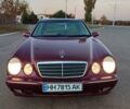 Красный Мерседес Е-Класс, объемом двигателя 2.2 л и пробегом 156 тыс. км за 6999 $, фото 4 на Automoto.ua