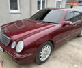 Красный Мерседес Е-Класс, объемом двигателя 2.1 л и пробегом 157 тыс. км за 6500 $, фото 1 на Automoto.ua
