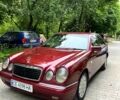 Красный Мерседес Е-Класс, объемом двигателя 2.2 л и пробегом 366 тыс. км за 2650 $, фото 1 на Automoto.ua