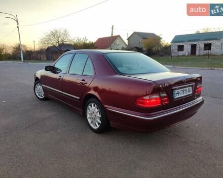 Красный Мерседес Е-Класс, объемом двигателя 2.2 л и пробегом 156 тыс. км за 6999 $, фото 6 на Automoto.ua