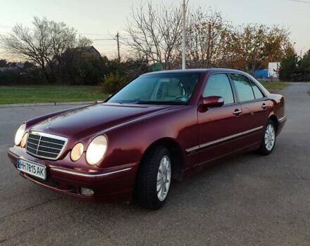 Красный Мерседес Е-Класс, объемом двигателя 2.2 л и пробегом 156 тыс. км за 6999 $, фото 2 на Automoto.ua