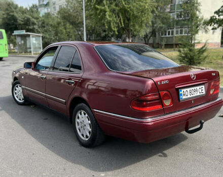 Червоний Мерседес Е-Клас, об'ємом двигуна 2.15 л та пробігом 300 тис. км за 2549 $, фото 4 на Automoto.ua