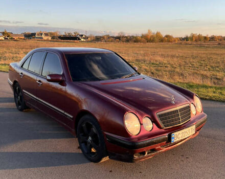 Мерседес Е-Клас 2001 у Львові на Automoto.ua Червоний Мерседес Е-Клас, об'ємом двигуна 2.7 л та пробігом 430 тис. км за 4550 $, фото 1 на Automoto.ua