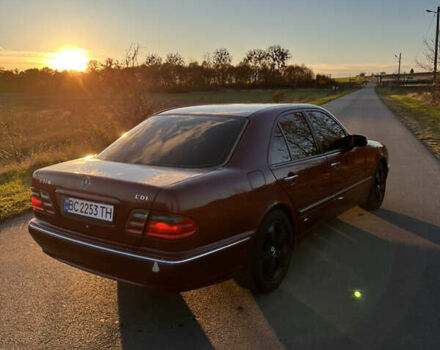 Мерседес Е-Клас 2001 у Львові на Automoto.ua Червоний Мерседес Е-Клас, об'ємом двигуна 2.7 л та пробігом 430 тис. км за 4550 $, фото 2 на Automoto.ua