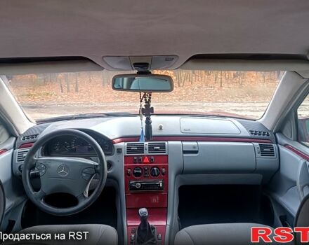 Мерседес Е-Класс 2001 в Котельве на Automoto.ua Красный Мерседес Е-Класс, объемом двигателя 2.6 л и пробегом 0 тыс. км за 3400 $, фото 7 на Automoto.ua