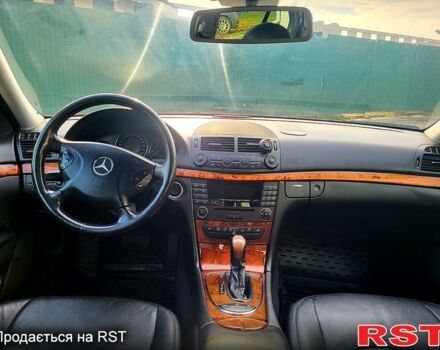Красный Мерседес Е-Класс, объемом двигателя 1.8 л и пробегом 247 тыс. км за 6200 $, фото 12 на Automoto.ua
