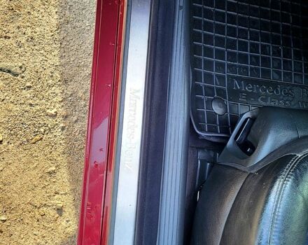 Красный Мерседес Е-Класс, объемом двигателя 1.8 л и пробегом 247 тыс. км за 6200 $, фото 10 на Automoto.ua